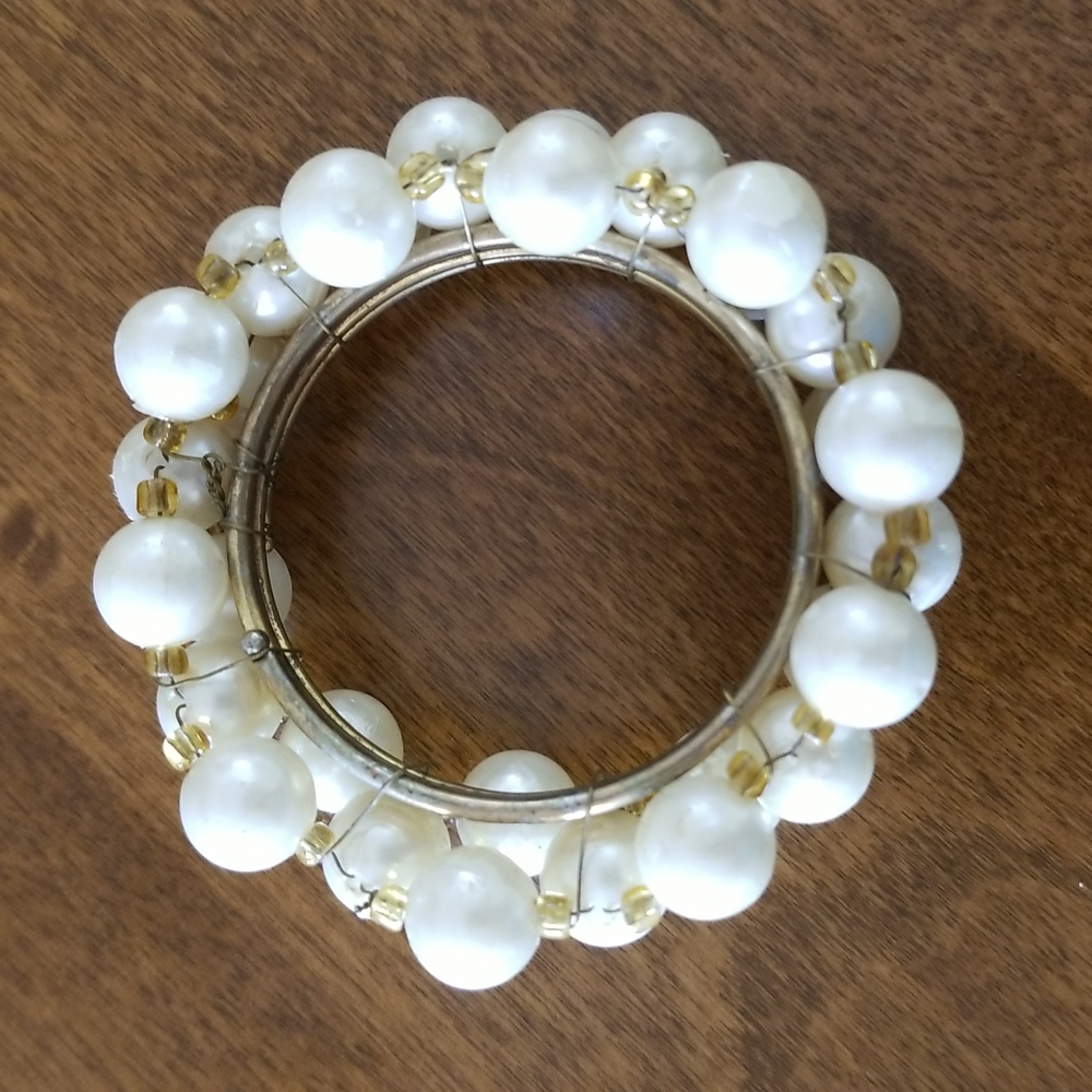 6 Pearl Napkin Rings - Picture 4 of 6